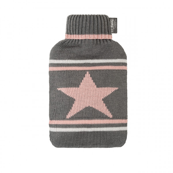 Wärmflasche mit Strickbezug und Rollkragen